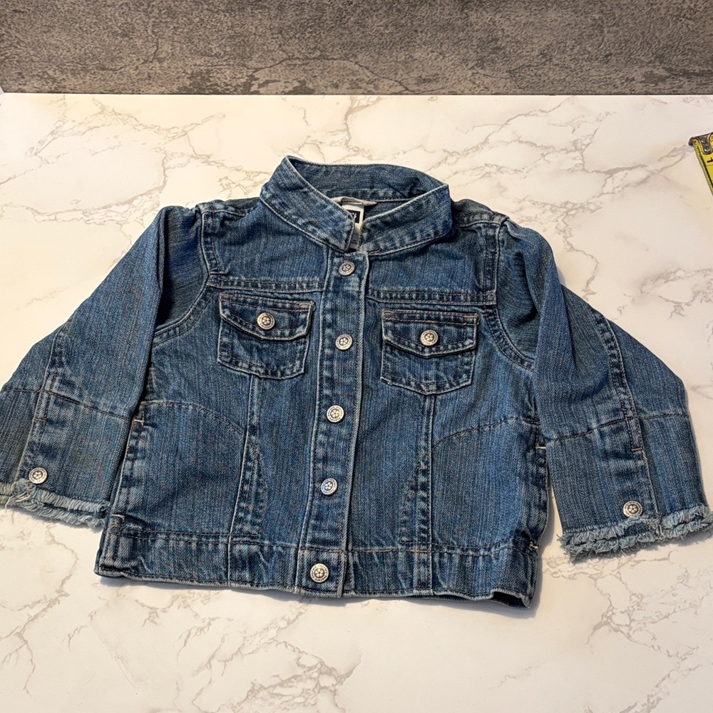 Baby Gap Classic Blue Denim Jacket for Kids - Casual Button-Up girls 2T